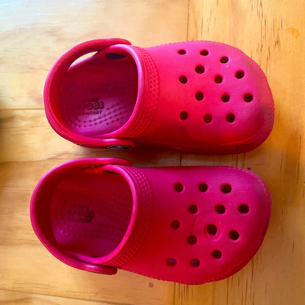Toddler crocs size 6
